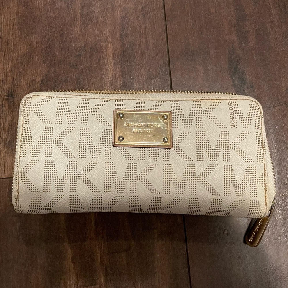 Michael Kors White Hamilton Wallet
